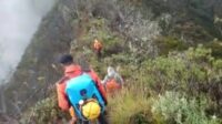 Akhirnya Tim SAR Temukan Lokasi Jatuhnya Pendaki Asal Maros, Korban Langsung Ditangani