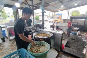 “Apa Boleh Buat, Harga Gorengan Kami Naikkan”