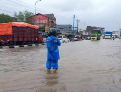 Drainase Buruk Sebabkan Banjir di Bulu-bulu, Macet Panjang Tak Terhindarkan