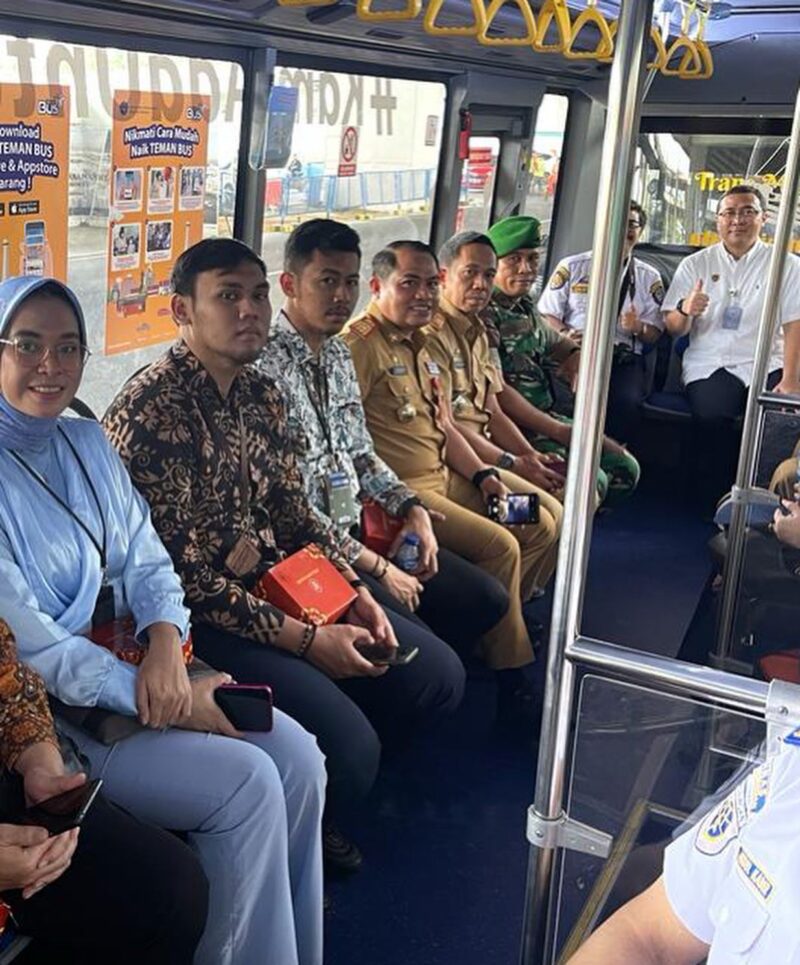 Dari Bandara ke Stasiun Kereta hingga Rammang-rammang Tinggal Naik Bus ...
