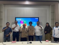Dilepas Dekan Fakultas MIPA, Tim Garam Keren Unhas Mengabdi di Maros