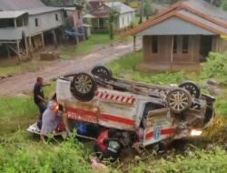 Antar Pasien, Ambulans Asal Bone Kecelakaan di Bantimurung