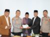 Dai Kamtibmas Beri Tiga Saran dan Dua Buku Kepada Kapolres Maros