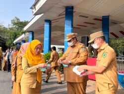Kualitas Udara Memburuk, Bupati Chaidir Bagi-bagi Masker